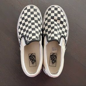Classic Vans Men’s (7), Women’s (8.5)